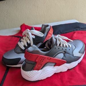 Nike Huaraches 5.5y new